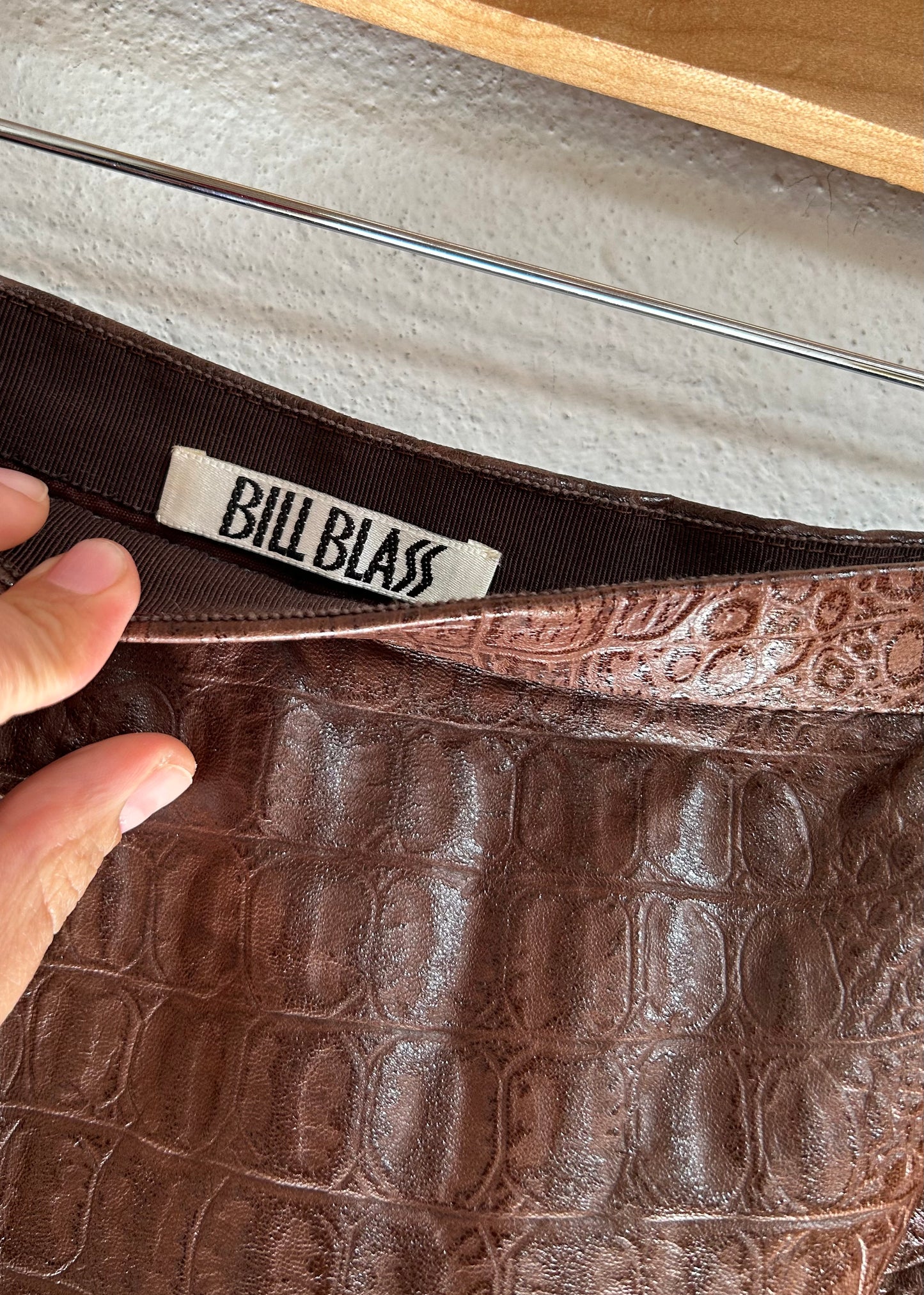 FALDA CUERO BILL BLASS