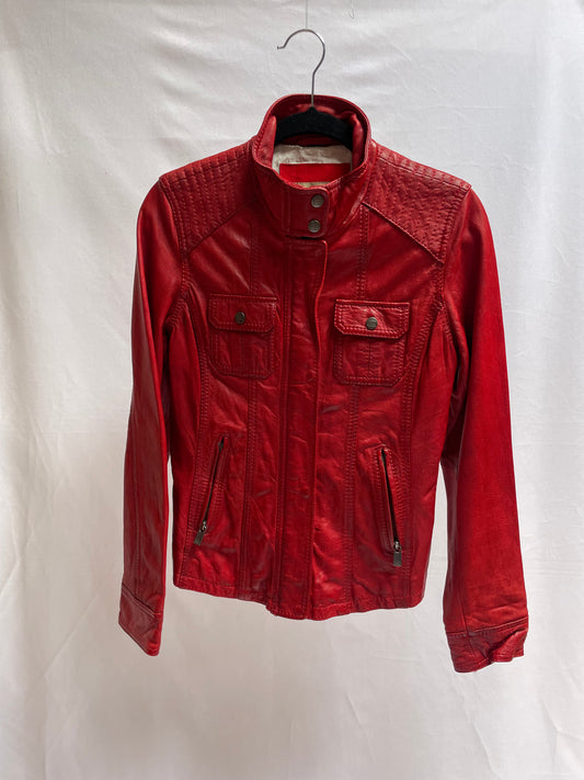 CHAQUETA CUERO ROJA