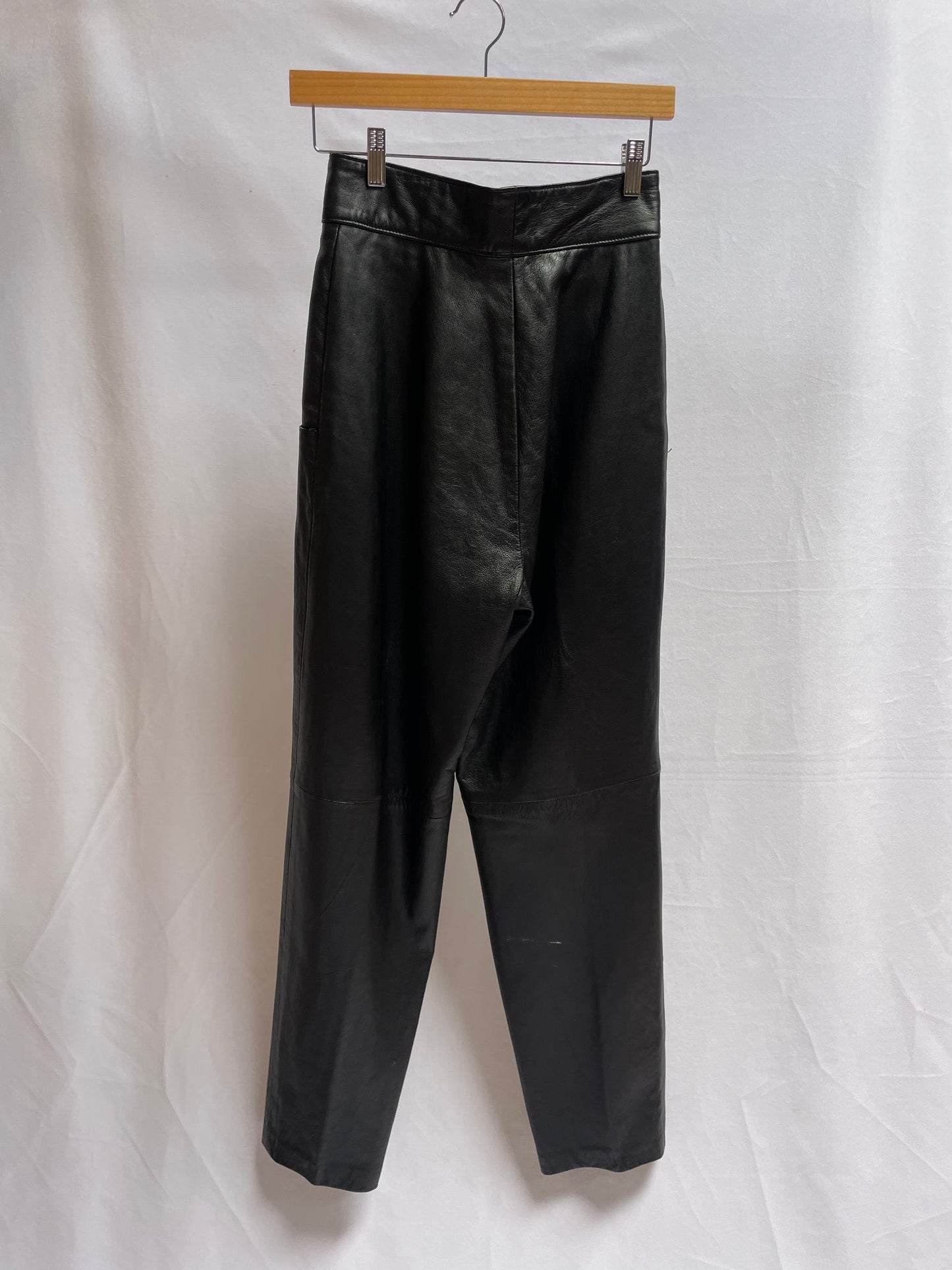 PANTALÓN NEGRO CUERO