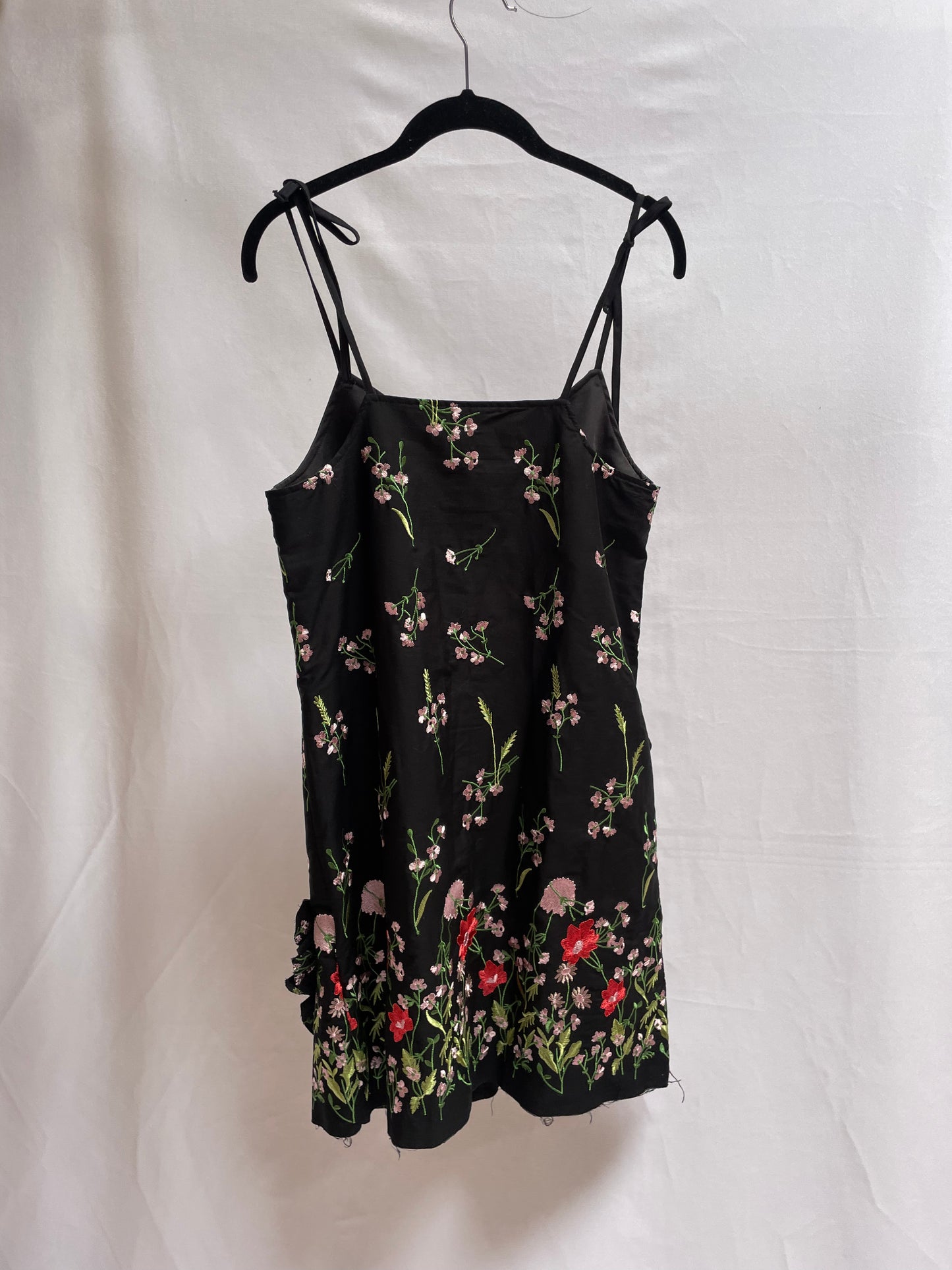 VESTIDO CORTO BORDADO FLORAL